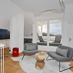 Strandstrasse 14 15 *